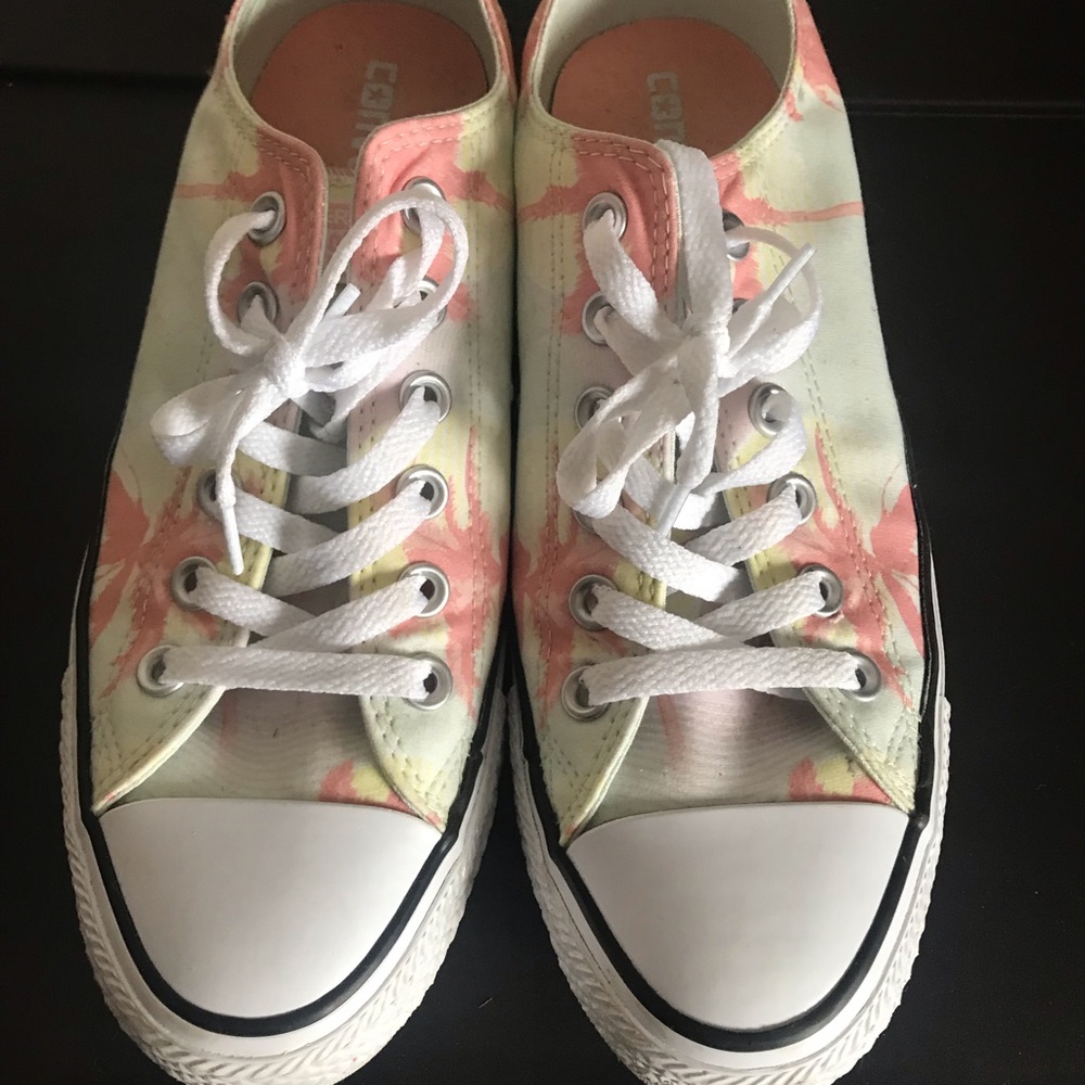Converse All Star Woman’s Low Top Sneakers Size 8
